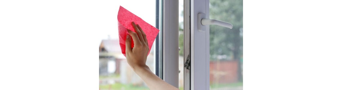 Entretien des vitres et surfaces modernes